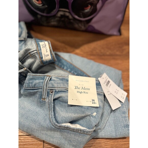 BNWT Abercrombie & Fitch High Rise Mom Jean 36 short - Picture 4 of 5